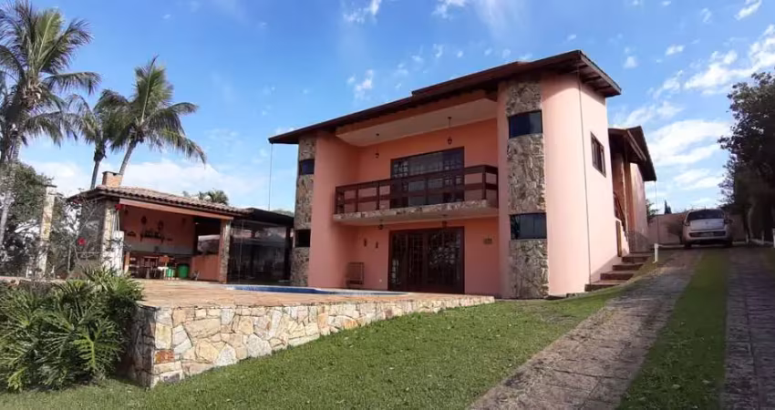 Chácara de Luxo em Condomínio, 3 Quartos, 1 Suíte, 2 Salas, 4 Banheiros, 300m², Indaiatuba-SP, Bairro Itaici