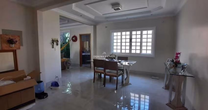 Bairro Shangri-la - Casa à Venda reformada, 3 suítes, 2 vagas, Quintal
