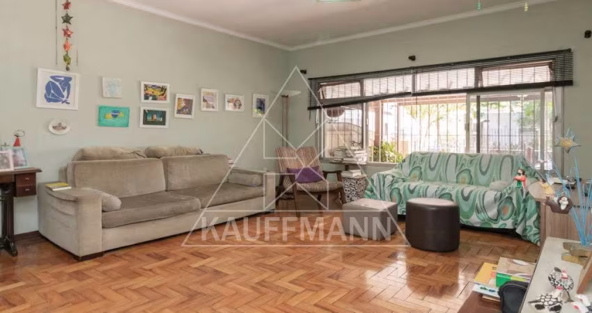 Sobrado  À Venda na Pompéia com 3 Dormitórios (1 Suítes) e 2 Vagas  174m² AC