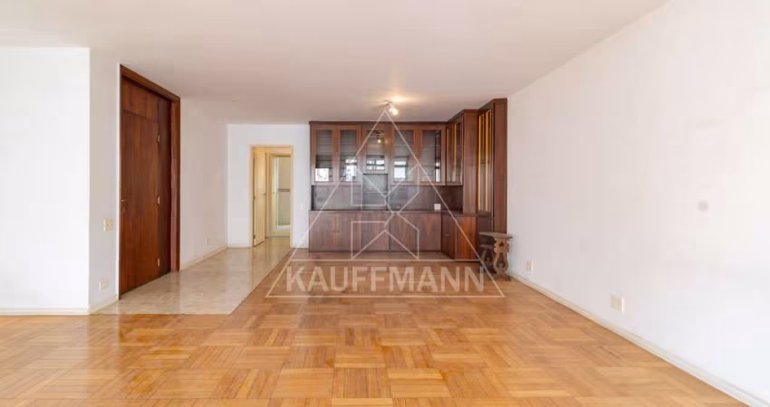 Apartamento à Venda em Higienópolis - 3 Dormitórios (1 Suíte), 2 Vagas A.U 188m²