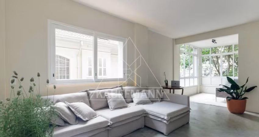 Apartamento à Venda e para Locação em Higienópolis - 2 Dorm 1 Suíte, 1 Vaga e 113m² de A.U