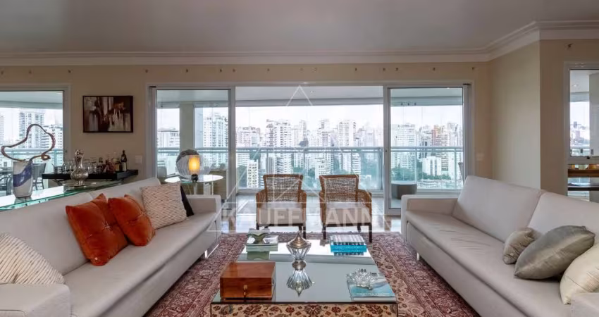 Apartamento à Venda no Pacaembu - 4 Suítes, 5 Vagas, 438m² A.U.