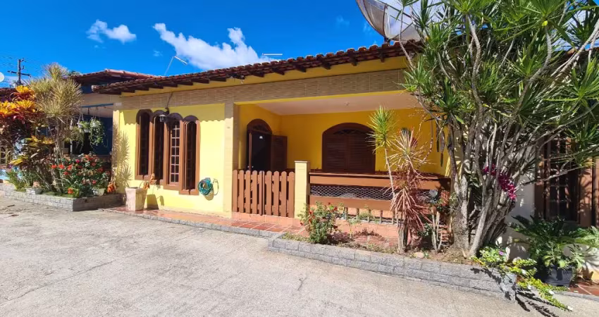 Casa em Condomínio – 3 Quartos / 2 Banheiros – ID: 2439/