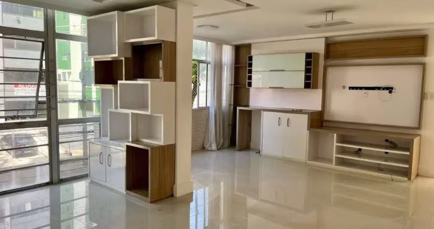 Apartamento com 3 quartos para alugar na Rua Amazonas, --, Pituba, Salvador