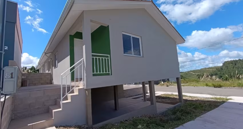 Casa individual nova com 02 vagas de garagem