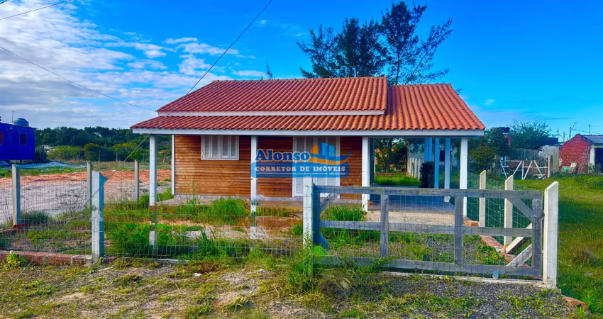Casa mobiliada com 03 quartos e terreno inteiro 700 metros do mar em arroio do sal
