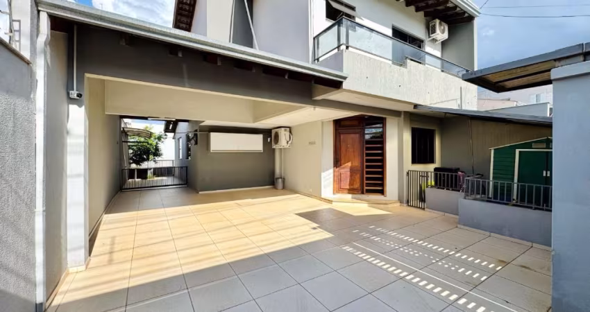 SOBRADO NA ZONA LESTE COM 4 SUÍTES COM AR CONDICIONADO, PISCINA, CHURRASQUEIRA E ENERGIA SOLAR.