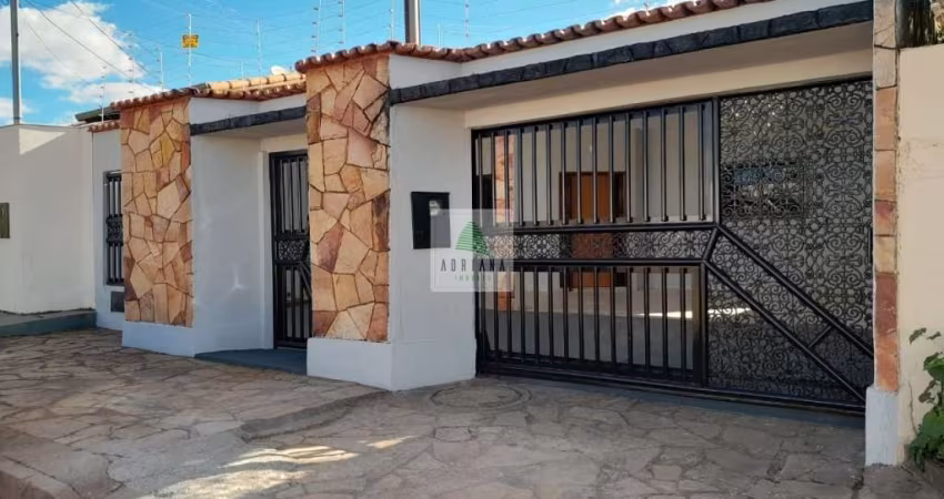 Aluguel Casa 4 Quartos Sendo 1 Su&amp;iacute;te, 2 Salas, Quintal Amplo &amp;Aacute;rea de Servi&amp;ccedil;os 3 Vagas de Garagem Cobertas