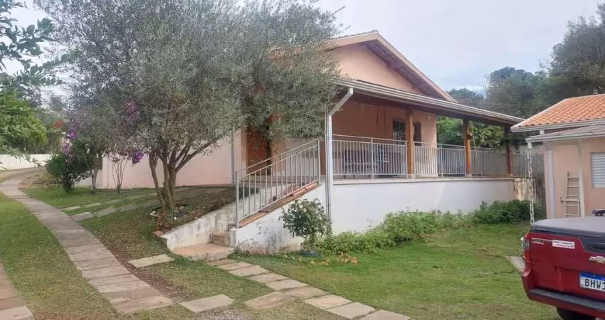 Chácara com piscina, área gourmet e 3 dormitórios – jardim estância brasil