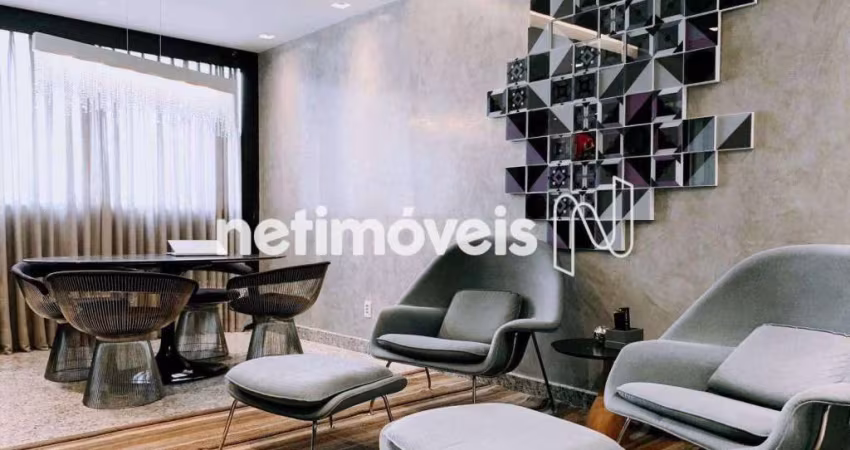Apartamento cobertura à venda no bairro Lourdes com 215 m² e 3 dormitórios/quartos.