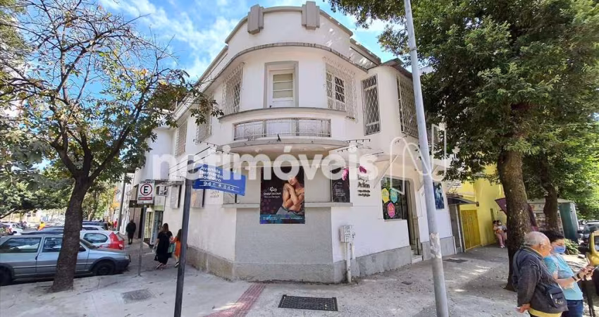 Sobrado para alugar no bairro Funcionários com 1 dormitório e 170 m² de área útil