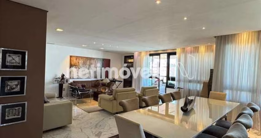 Apartamento para alugar no bairro Lourdes com 228 m² e 4 dormitórios/quartos disponível.