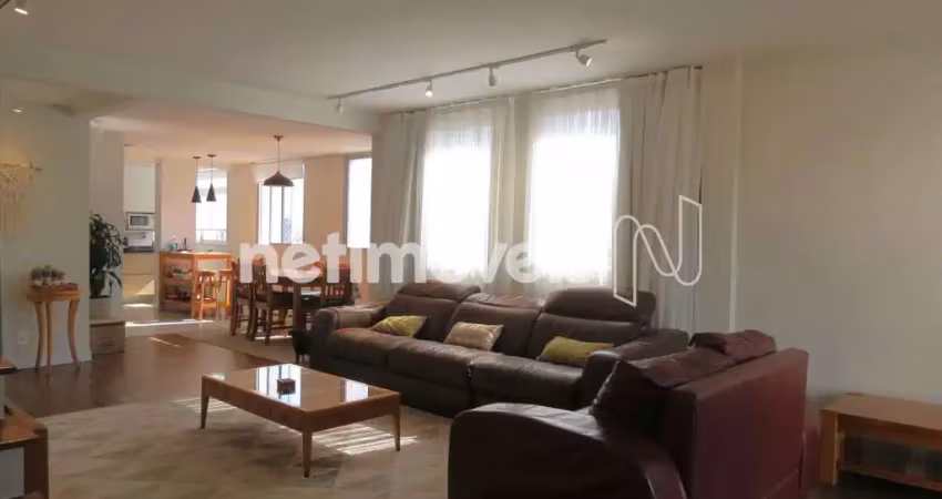 Cobertura à venda no bairro Vila Paris com 289 m² e 4 dormitórios/quartos disponíveis.