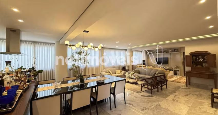 Apartamento à venda no bairro Buritis com 200 m² e 5 dormitórios/quartos disponíveis.
