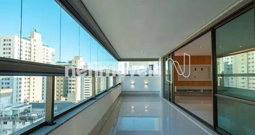 Apartamento à venda no bairro Santo Agostinho com 4 dormitórios e 180 m² úteis.
