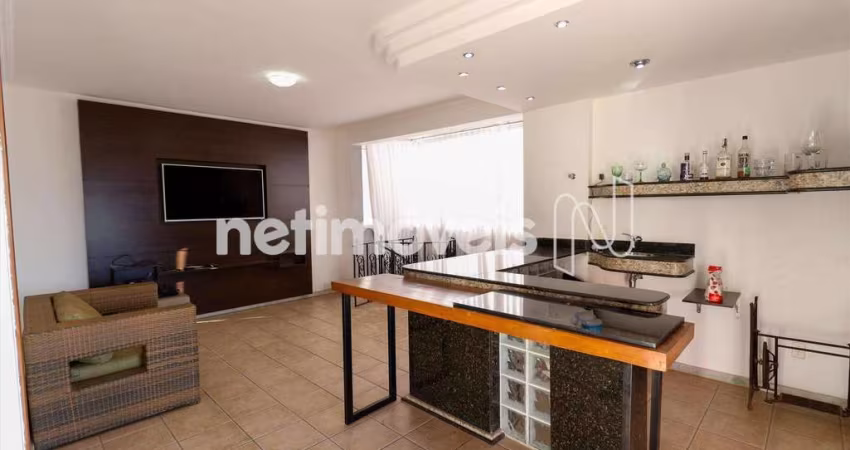 Cobertura à venda com 4 dormitórios no bairro Buritis e 240 m² de área útil.