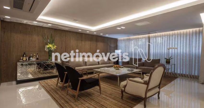Apartamento à venda no bairro Serra, com 265 m² e 2 dormitórios/quartos disponíveis.