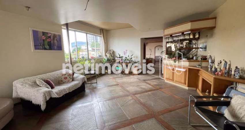 Apartamento à venda no bairro Santo Antônio com 290 m² e 4 dormitórios/quartos.