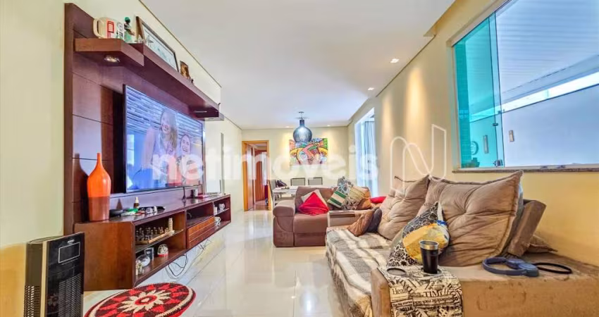 Apartamento à venda no Coração Eucarístico com 176m² e 3 dormitórios/quartos disponíveis