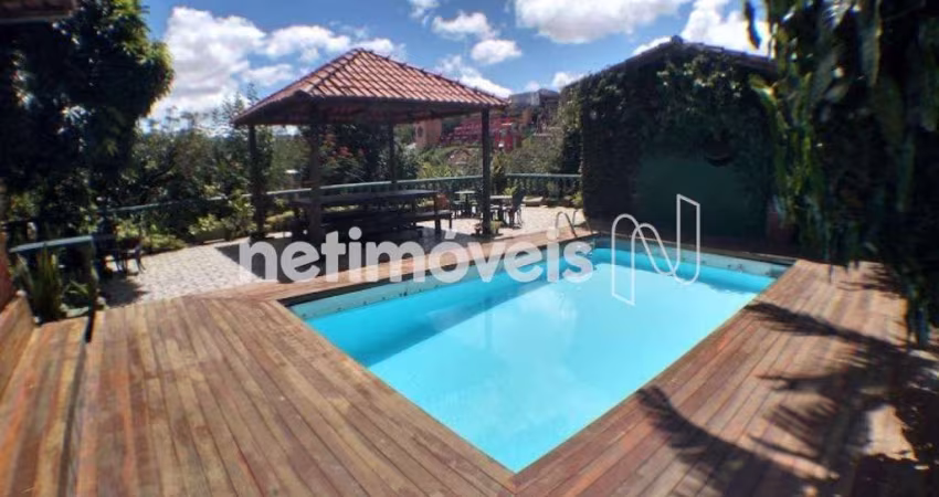Casa residencial à venda no bairro Serra com 338 m² e 4 dormitórios/quartos.