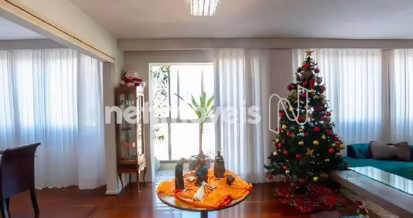 Cobertura à venda com 200 m² e 4 dormitórios no bairro Vila Paris.