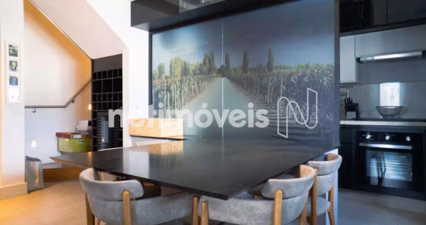 Apartamento à venda na Savassi: 1 dormitório e 74 m² de área útil disponível!