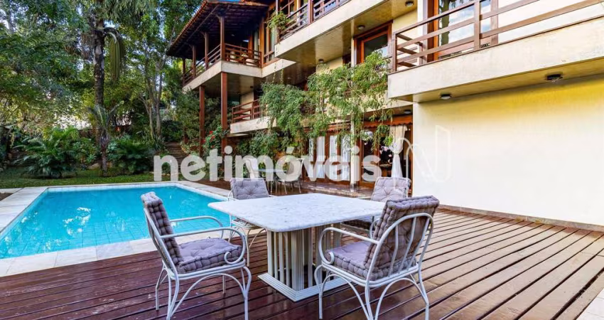 Casa residencial à venda no bairro Belvedere com 610 m² e 6 dormitórios/quartos.