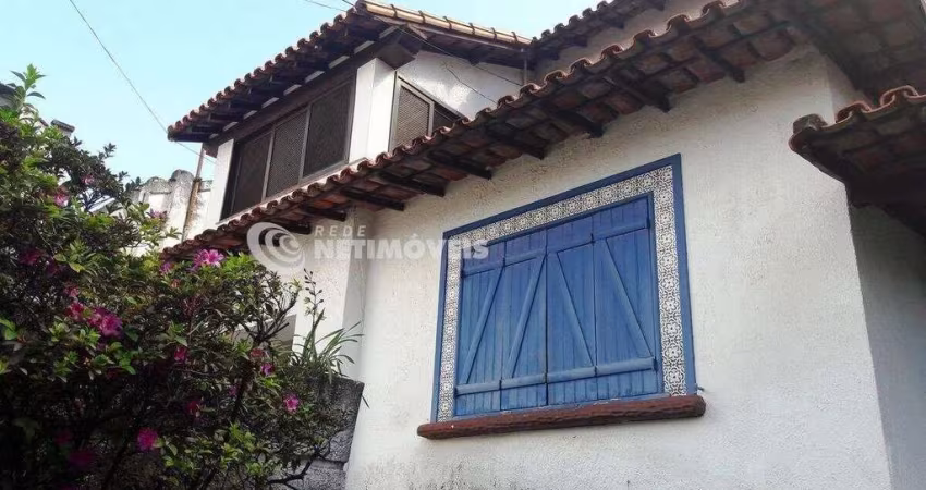 Casa residencial à venda no bairro Santo Agostinho com 330 m² e 4 dormitórios/quartos.