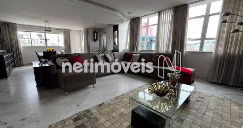 Cobertura à venda no bairro Lourdes com 224 m² e 3 dormitórios/quartos disponíveis