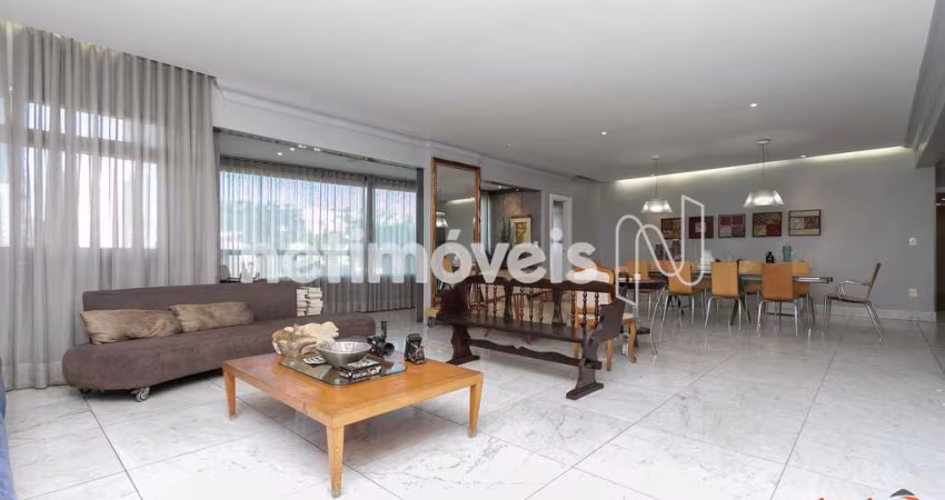 Apartamento à venda no bairro Luxemburgo com 275 m² e 4 dormitórios/quartos.
