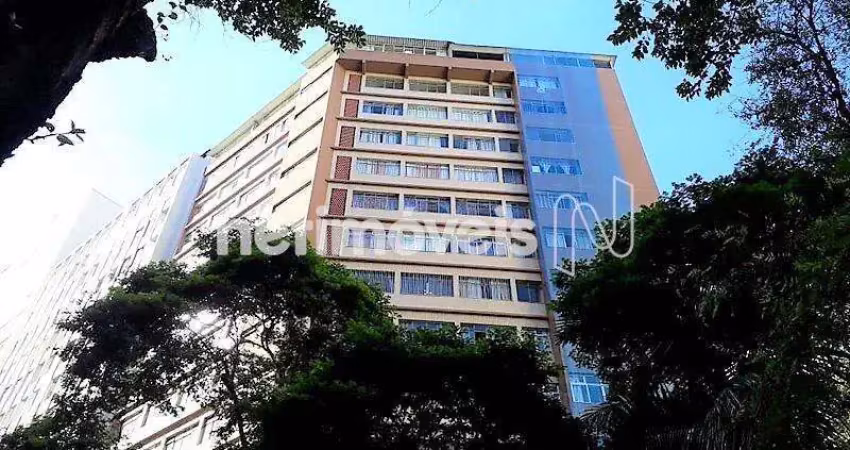 Cobertura à venda no Centro com 140 m² e 3 dormitórios/quartos disponíveis.