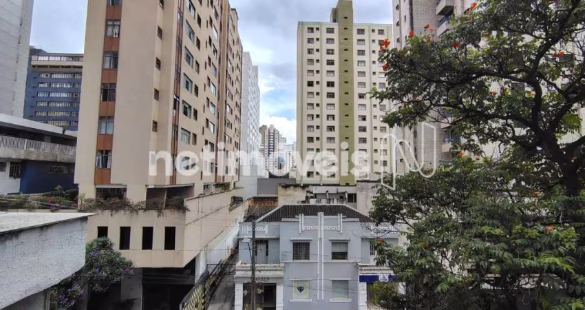Apartamento para alugar no bairro Lourdes com 126 m² e 4 dormitórios/quartos disponíveis.