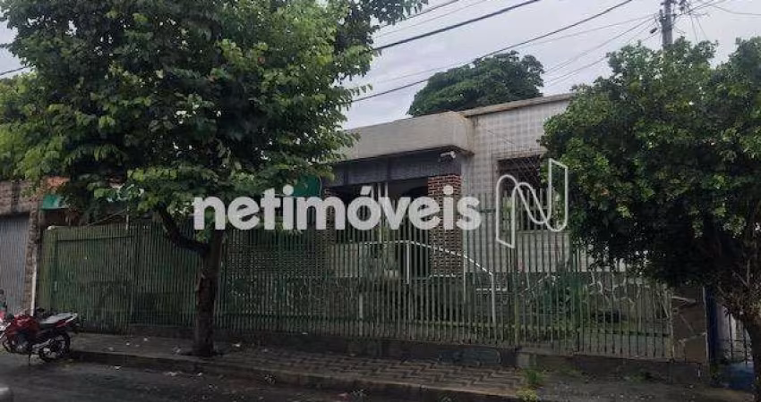 Venda de casa residencial no bairro Prado com 175 m² e 3 dormitórios/quartos.