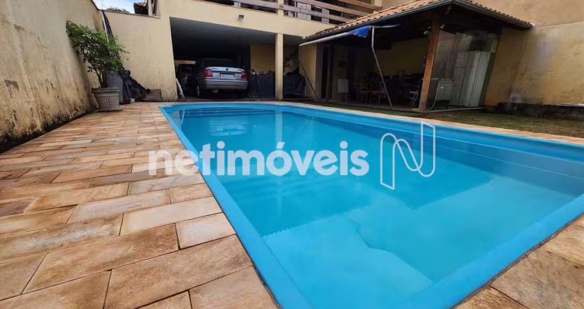 Casa residencial à venda no bairro Sagrada Família com 6 dormitórios/quartos e 360 m².