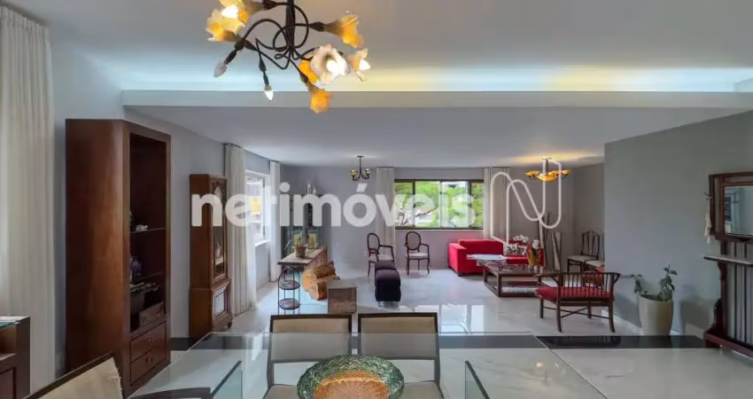 Apartamento à venda no bairro Serra com 210 m² e 4 dormitórios/quartos.