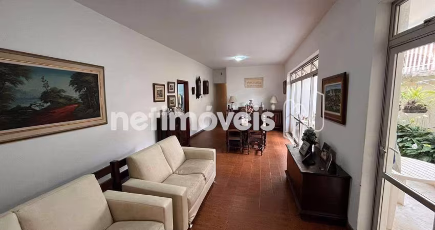 Casa residencial à venda no bairro Santo Antônio com 396 m² e 8 dormitórios/quartos.