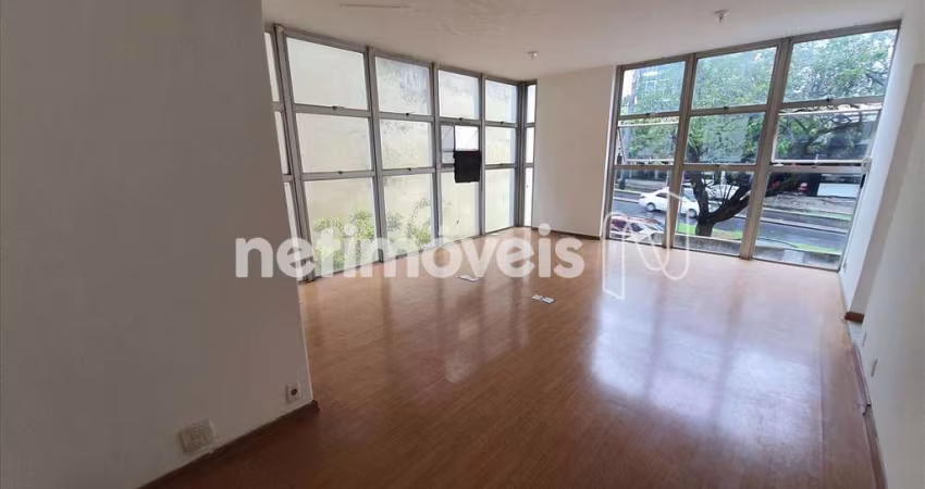 Escritório à venda no bairro Savassi com 82 m² de área útil disponível.