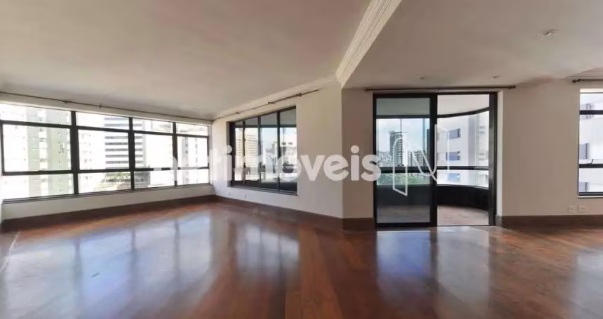 Apartamento à venda no bairro Funcionários com 300 m² e 4 dormitórios/quartos.