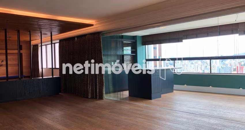 Apartamento à venda no bairro Luxemburgo com 211 m² e 4 dormitórios/quartos disponíveis.