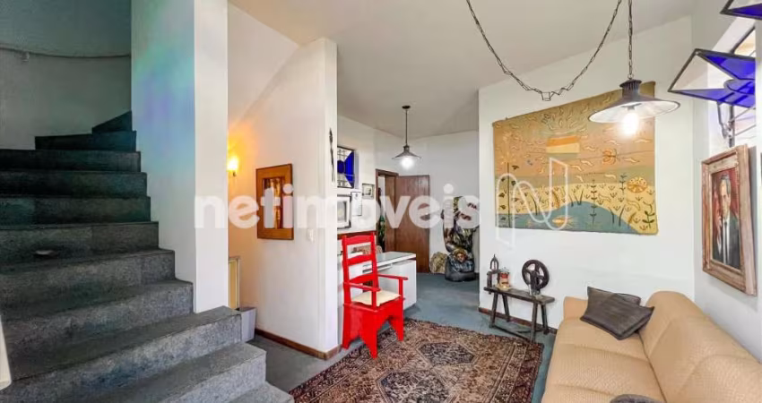Casa residencial à venda no bairro Belvedere com 6 dormitórios e 560 m² de área útil.