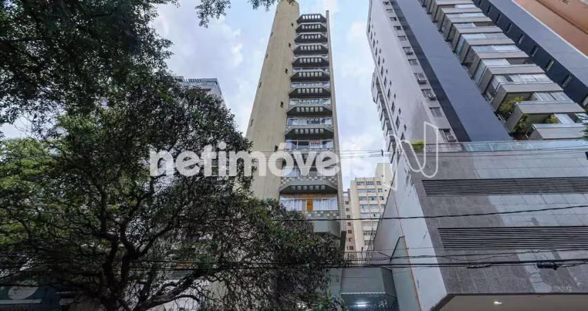 Apartamento à venda no bairro Lourdes com 175 m² e 4 dormitórios/quartos disponíveis.