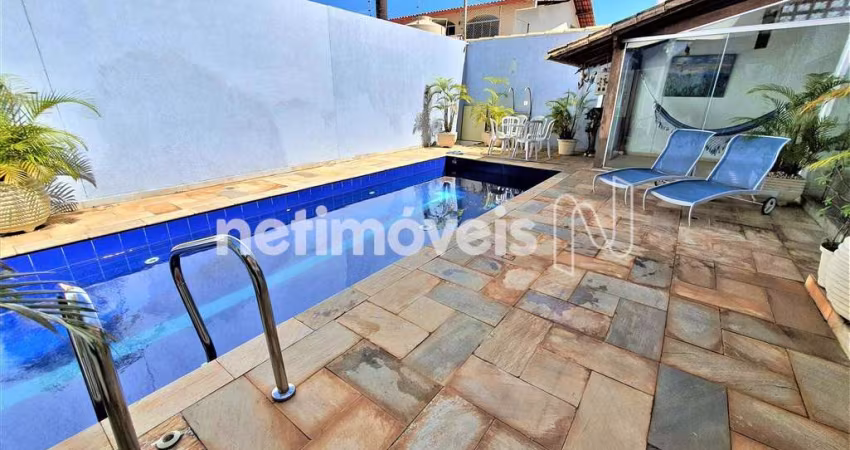 Casa residencial à venda no bairro Belvedere com 322 m² e 4 dormitórios/quartos.