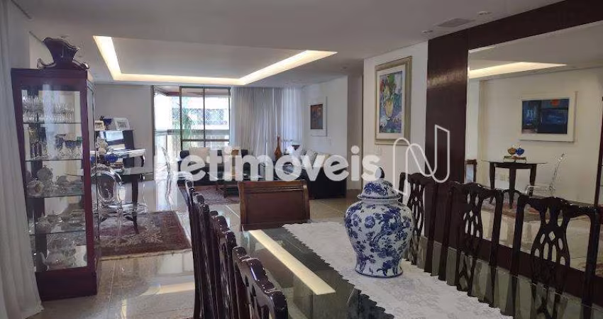 Apartamento à venda no bairro Funcionários com 273 m² e 4 dormitórios/quartos.