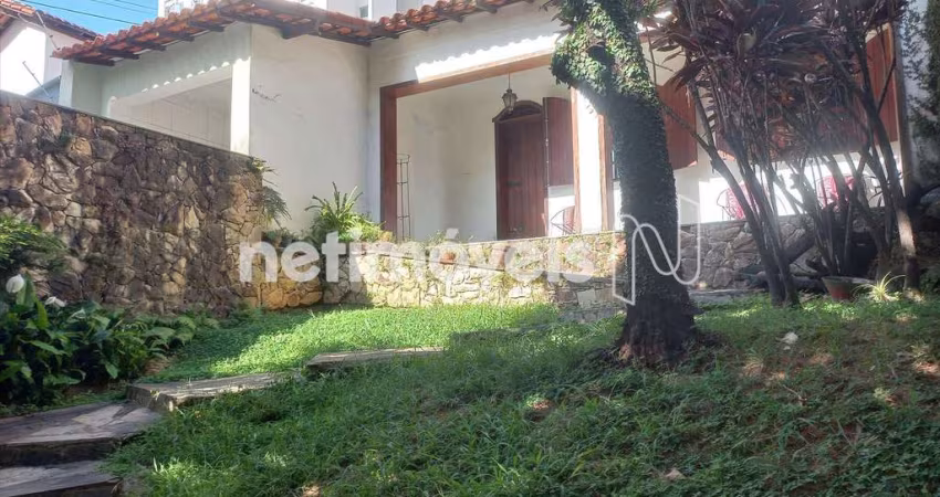 Casa residencial à venda no bairro Serra com 430 m² e 5 dormitórios/quartos.