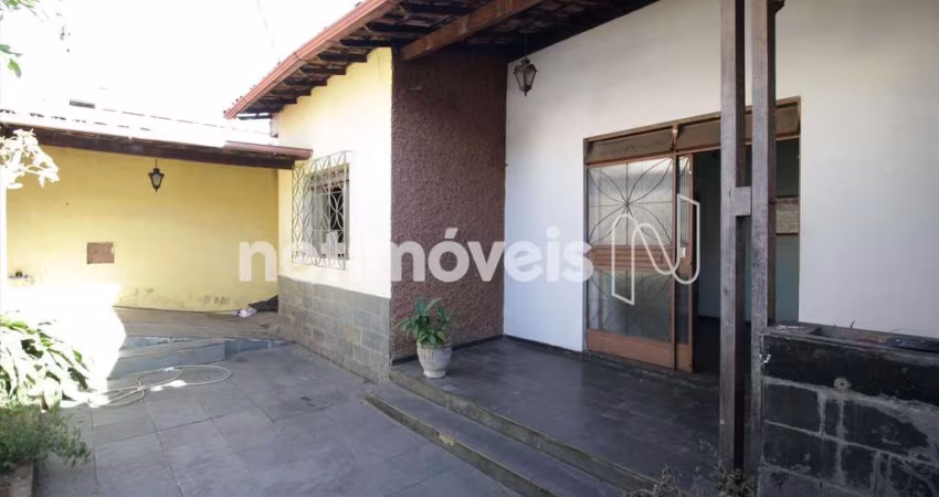 Casa residencial à venda no bairro Nova Suíssa com 300m² e 3 dormitórios/quartos.