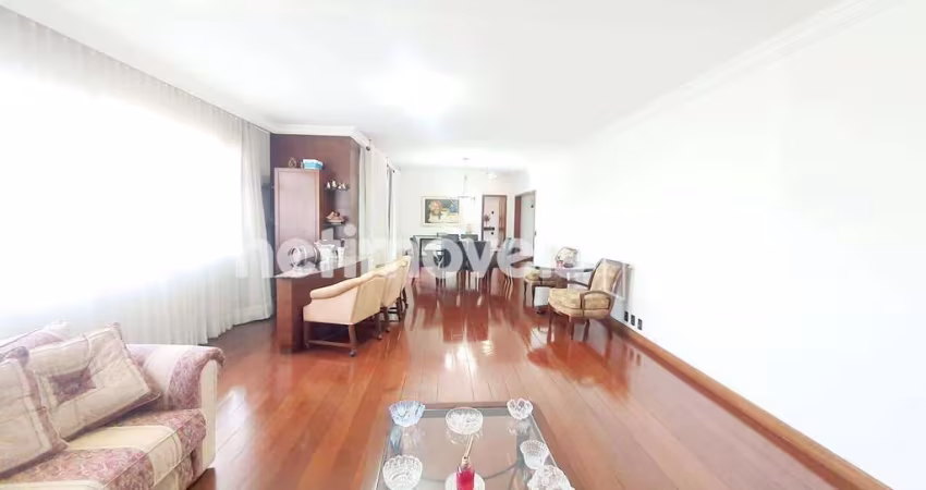 Apartamento à venda, 4 dormitórios no bairro Funcionários, 239 m² de área útil.