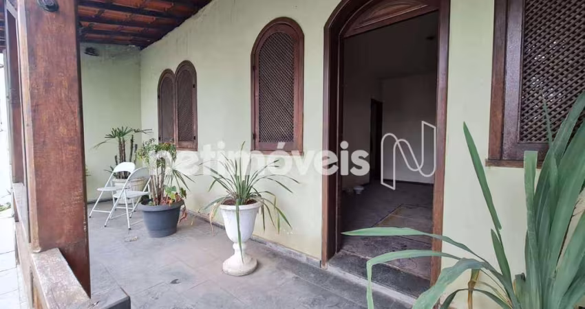 Casa residencial à venda no bairro Prado com 350 m² e 3 dormitórios/quartos.