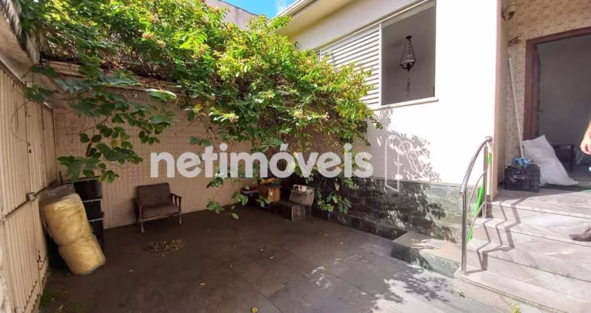Casa residencial à venda no bairro Prado com 300 m² e 3 dormitórios/quartos.