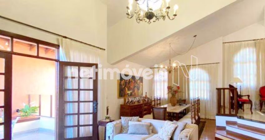 Casa residencial à venda no bairro Belvedere com área de 350 m² e 4 dormitórios/quartos.
