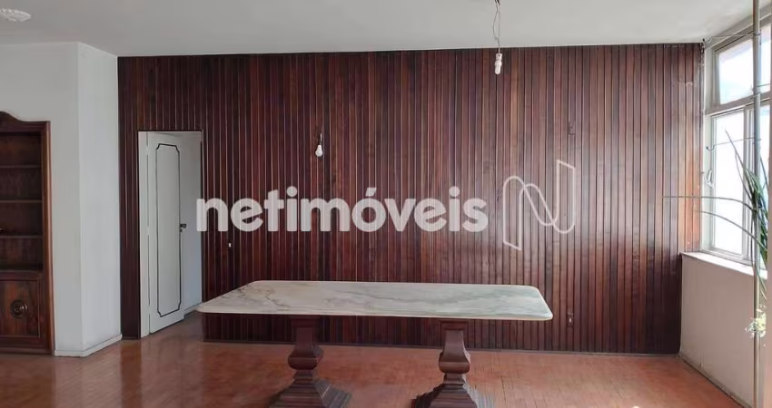 Apartamento à venda no Centro com 226 m² e 3 dormitórios/quartos disponíveis.